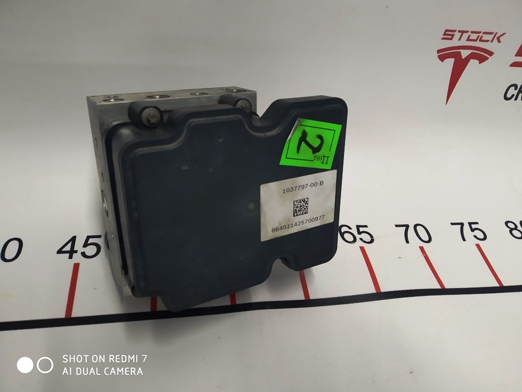 1 ABS AWD module Tesla model S 1038119-00-D